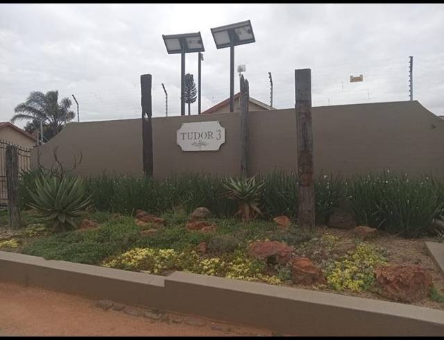 2 BEDROOM TOWNHOUSE FOR SALE IN NORKEM PARK